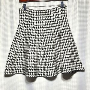 Mari Houndstooth Black & White Knit 10 Panel Flare Mini Skirt (LP) Petite Large